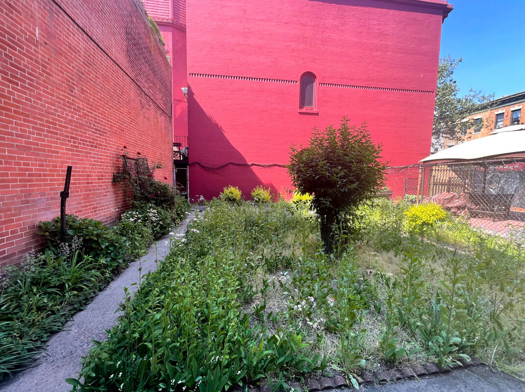 exterior of 903 st marks avenue in brooklyn