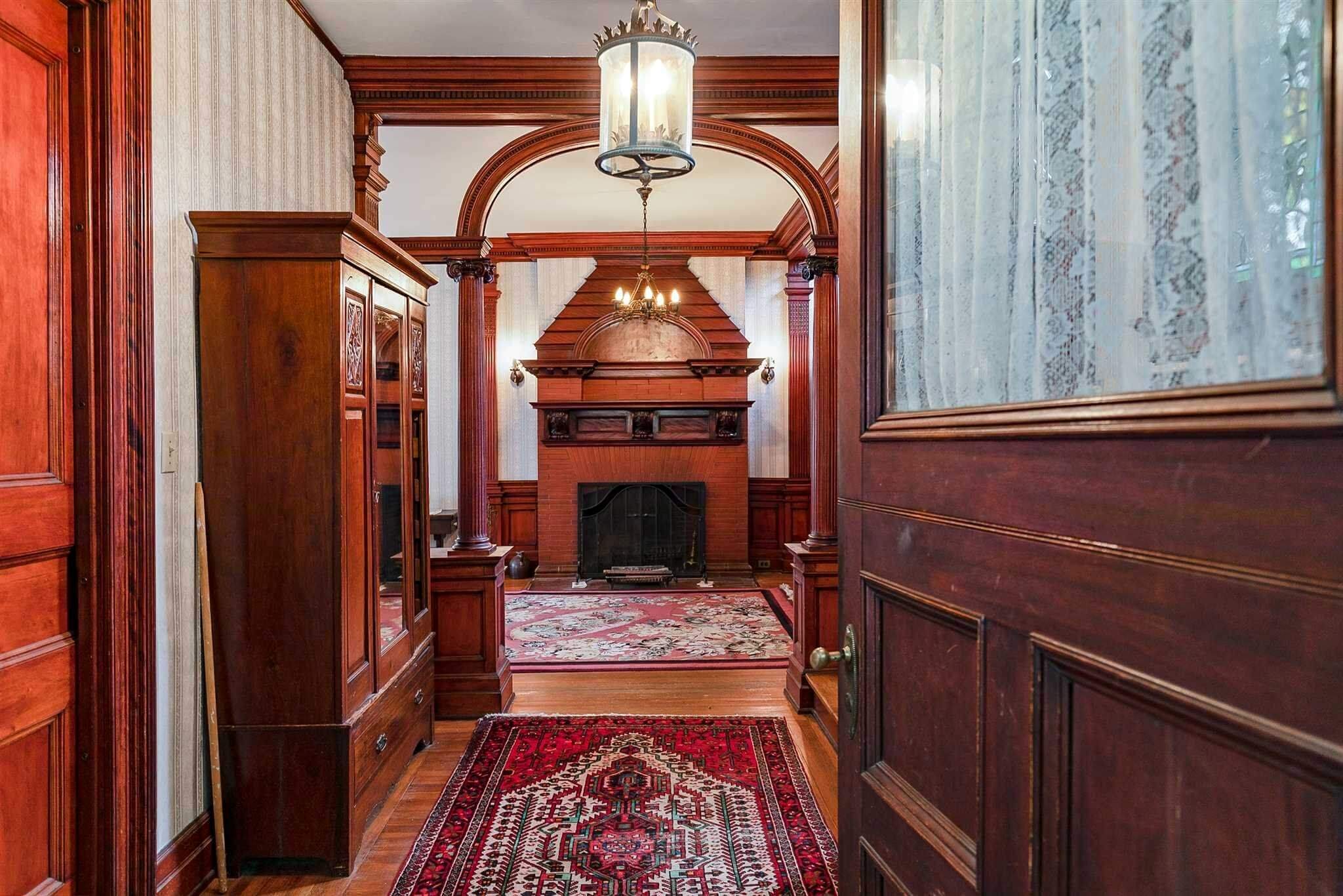 interior of 109 south hamilton street in poughkeepsie ny