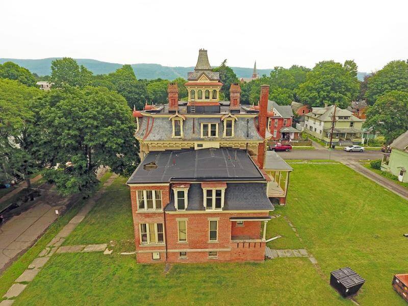 exterior of 615 columbia street elmira