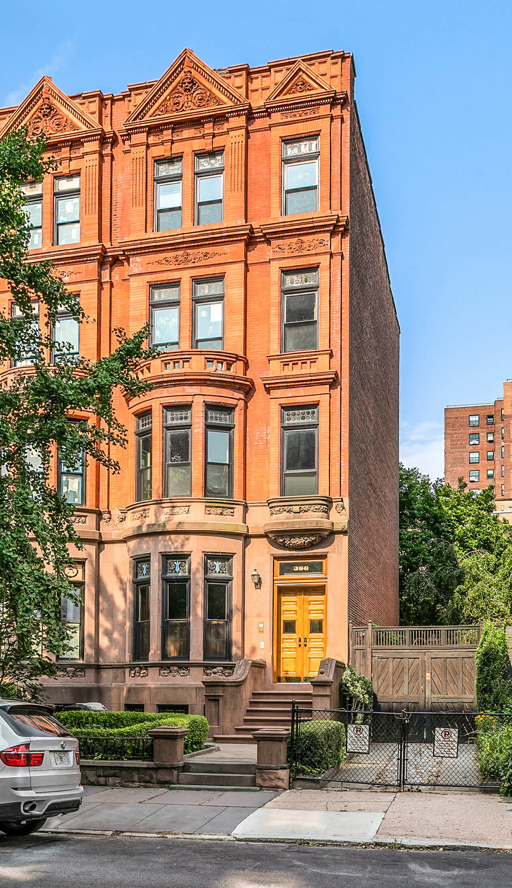 exterior of 396 washington avenue clinton hill brooklyn