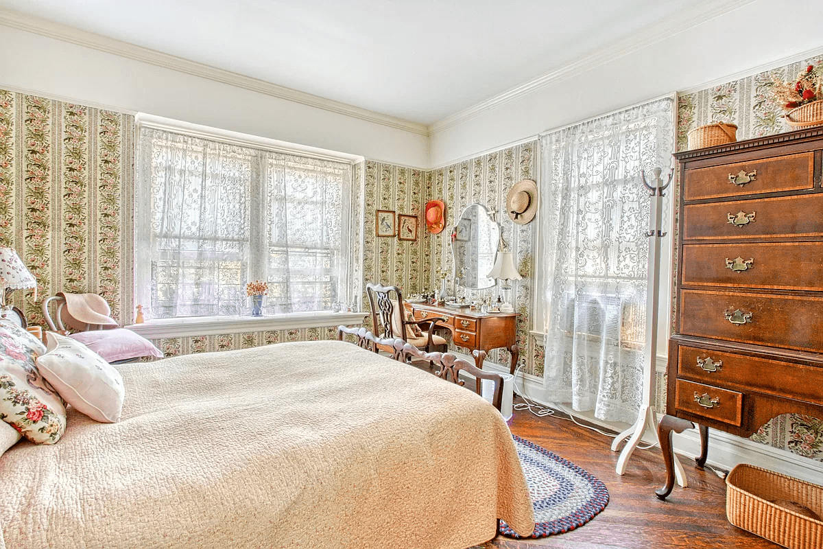 interior of 952 east 18th street brooklyn