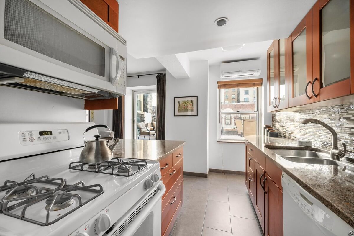 interior of 5f in 111 hicks street