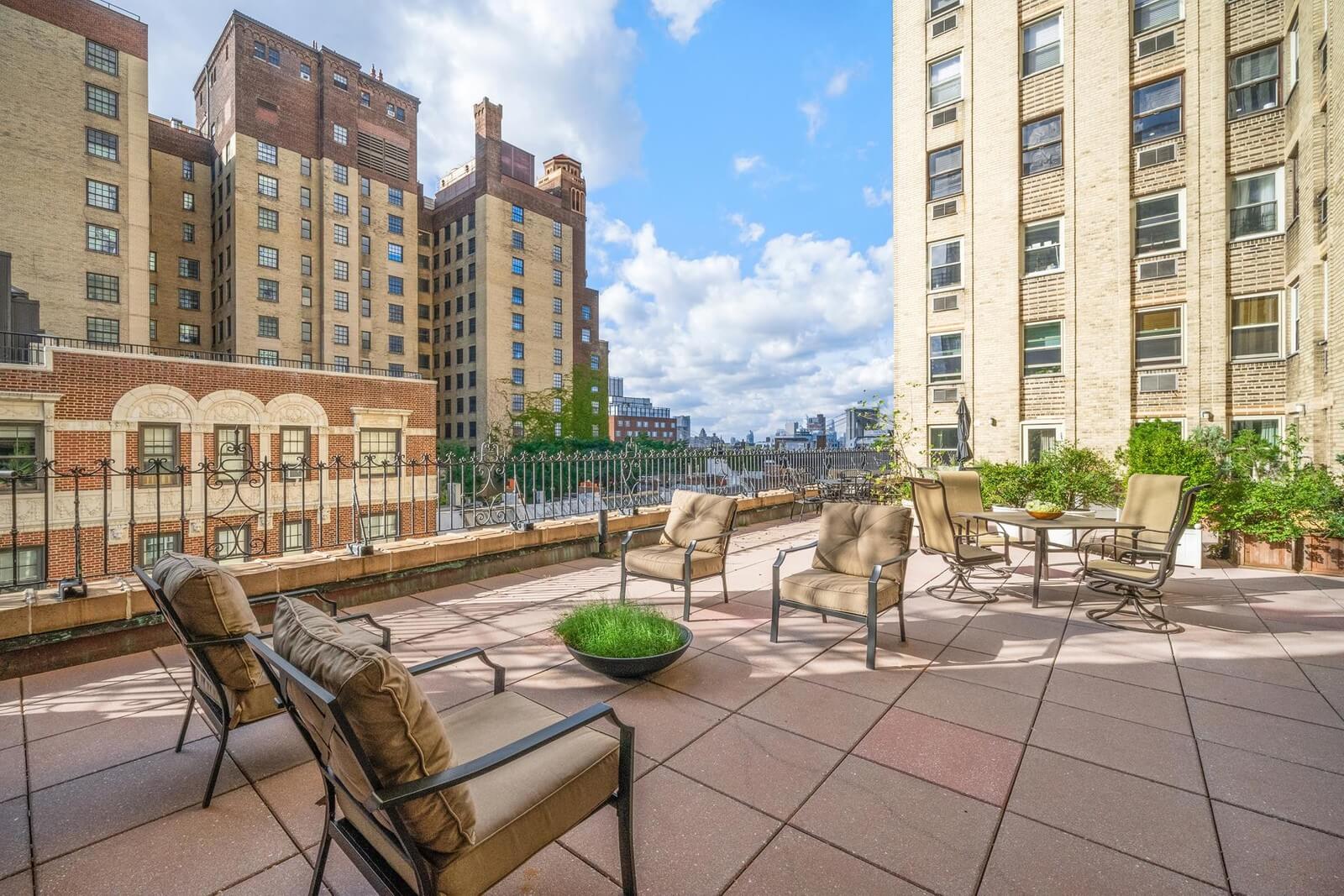 terrace of 5f in 111 hicks street