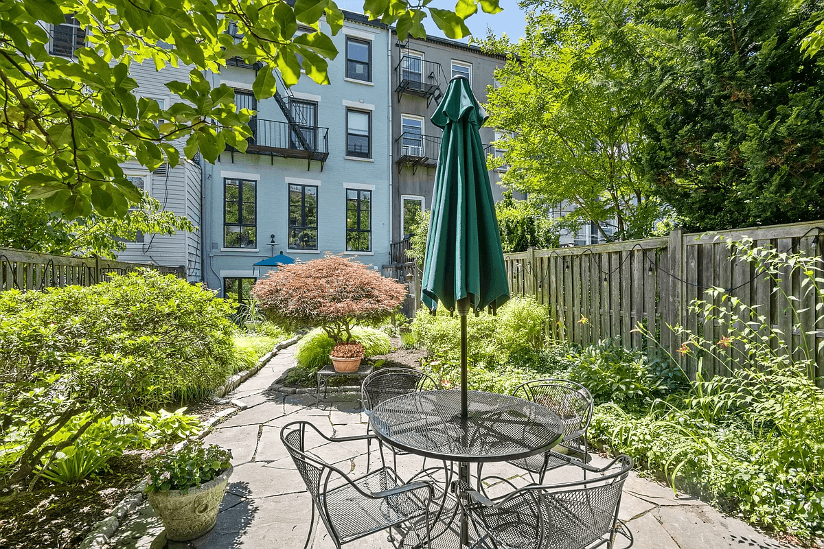 garden of 269 warren street brooklyn