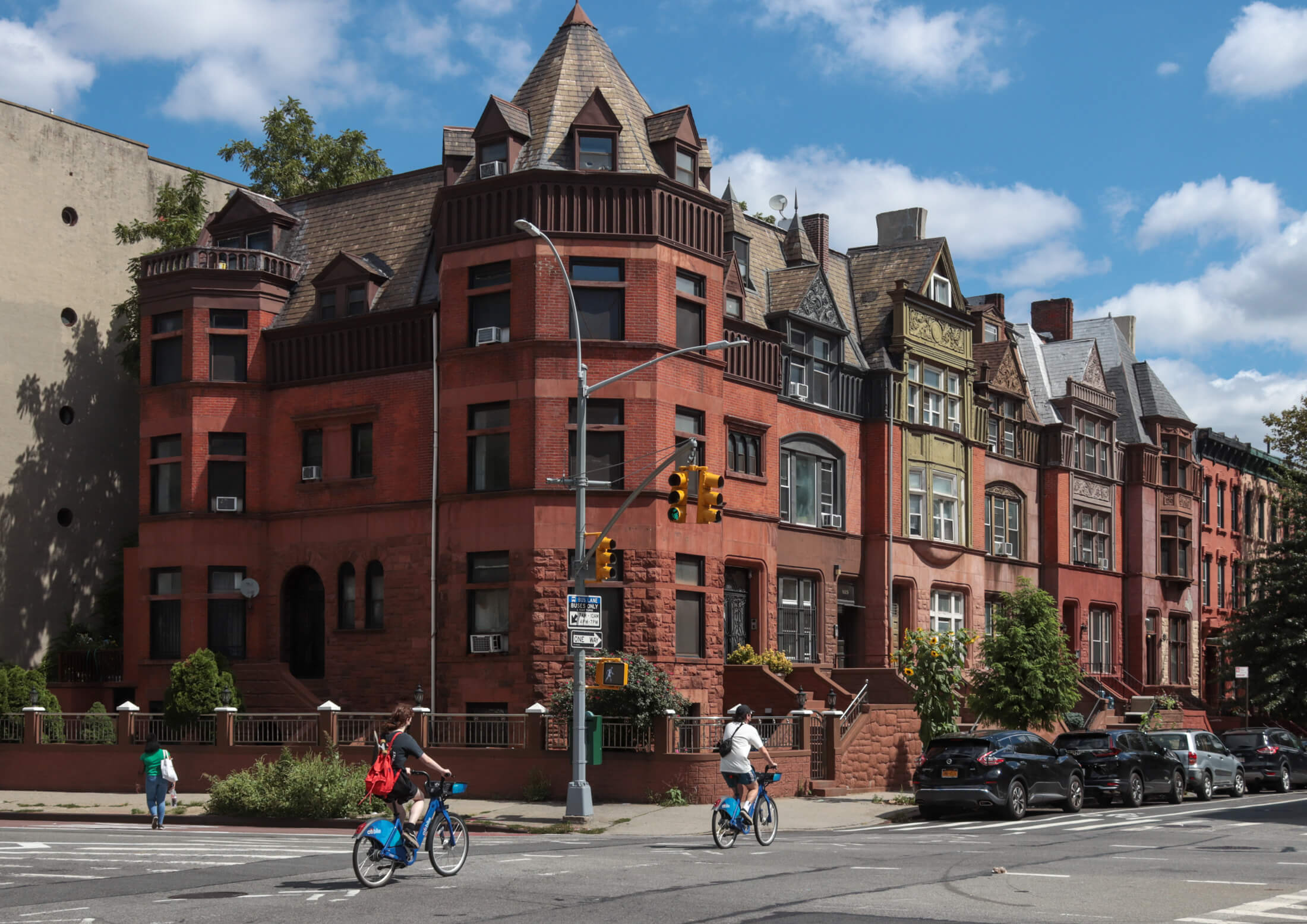 dean street at the corner of bedford avenue