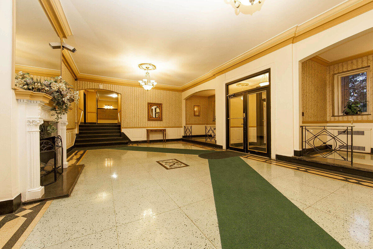 lobby of 657 east 26th street