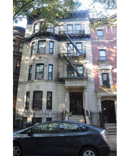 exterior of 582 5th street brooklyn