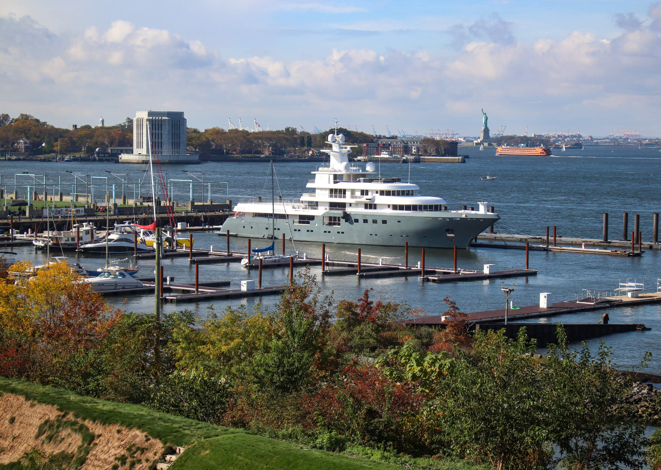 marina in brooklyn bridge park