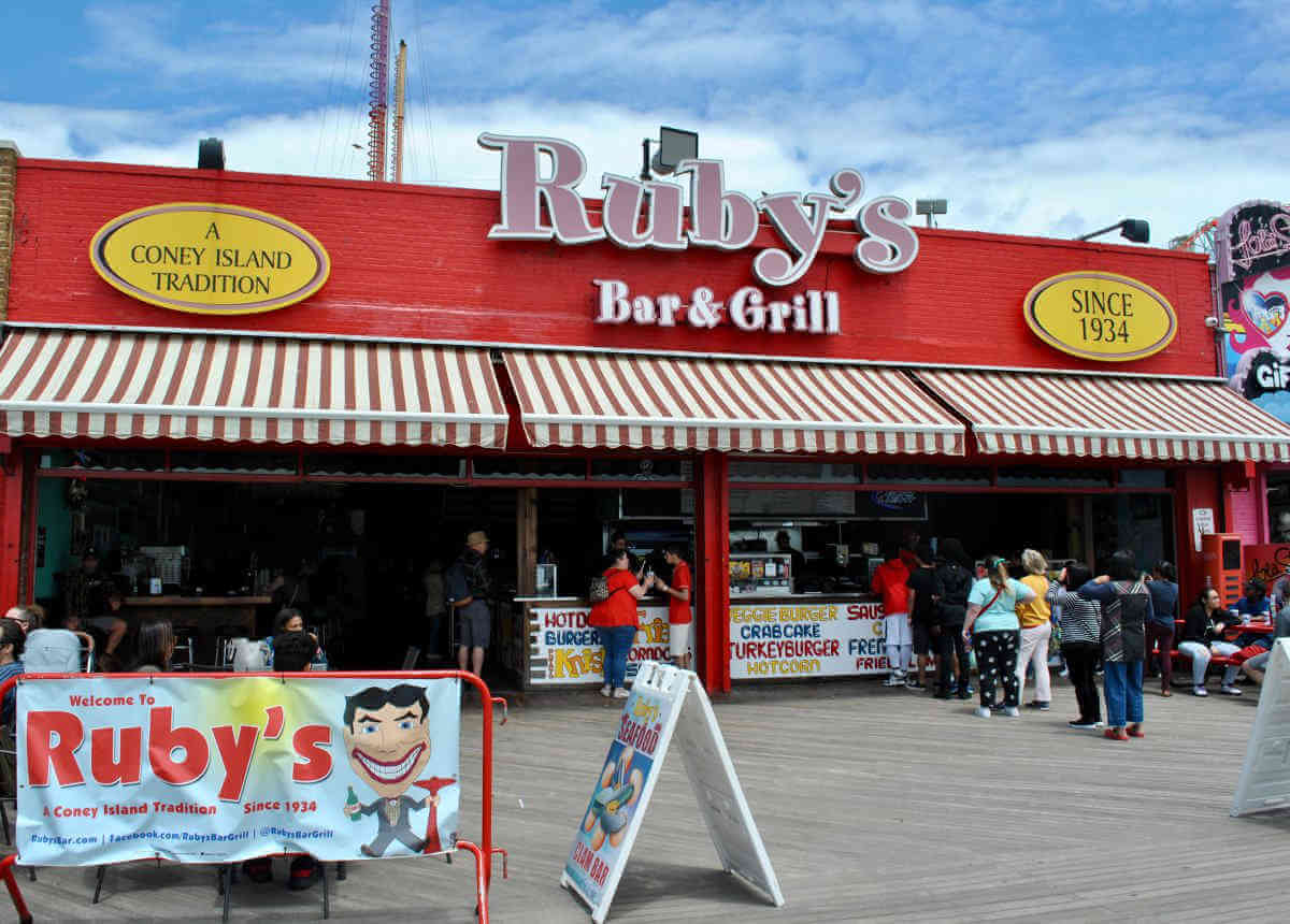 exterior of ruby's bar and grill