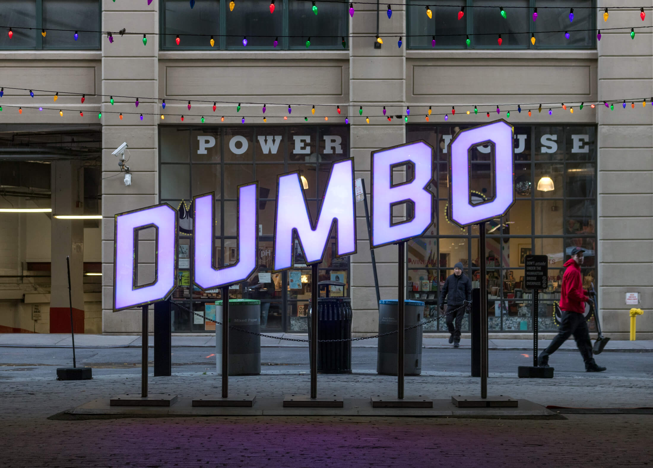 dumbo sign in brooklyn