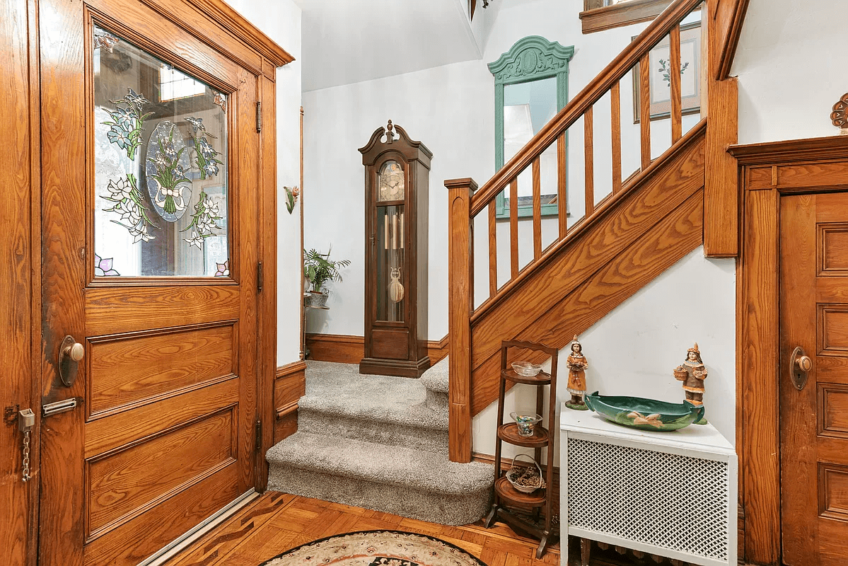 interior of 327 Marlborough Road