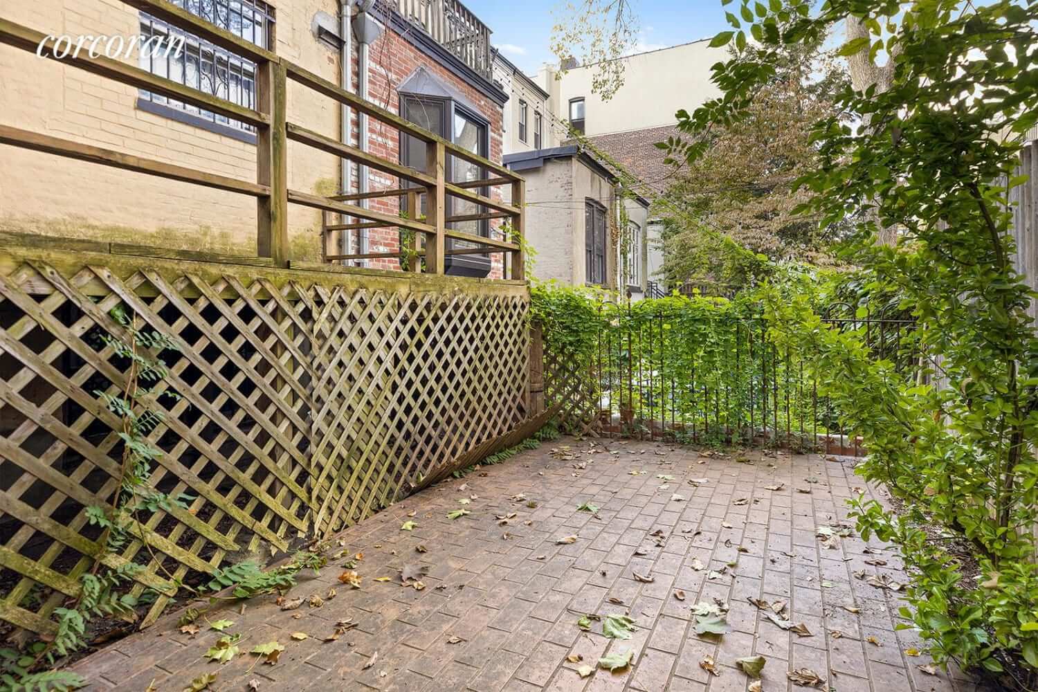 yard of 573 4th street