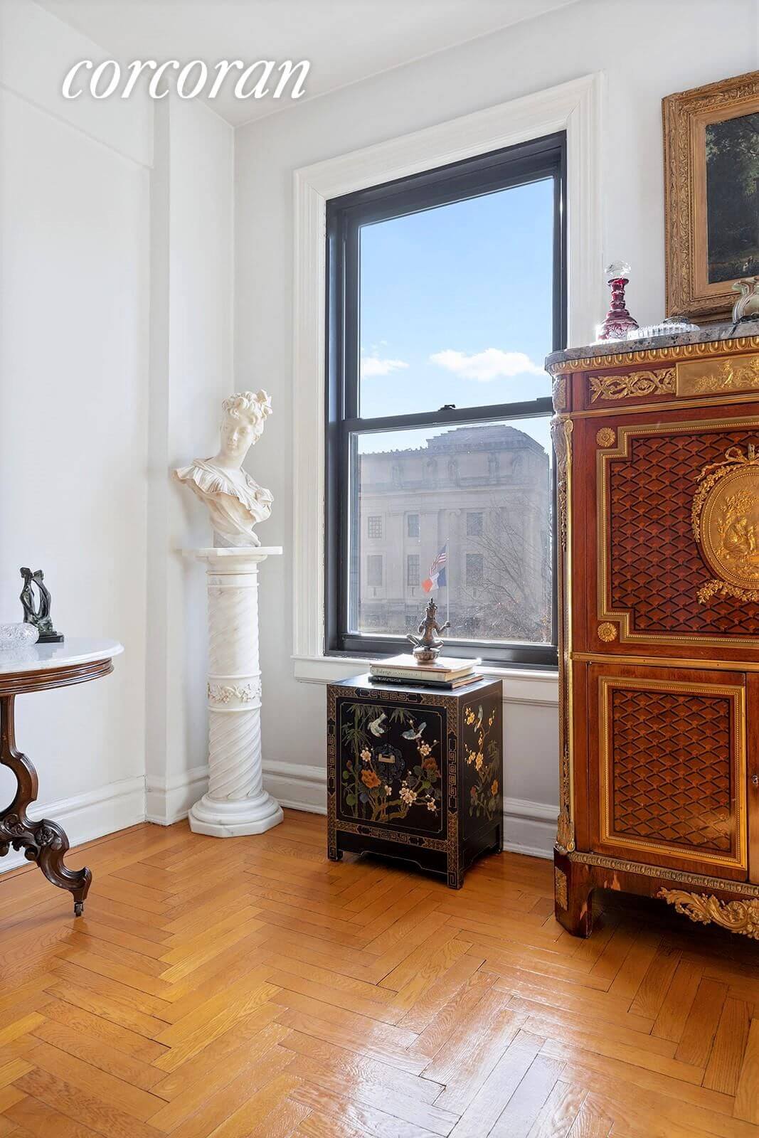 interior of apt 4b 135 eastern parkway