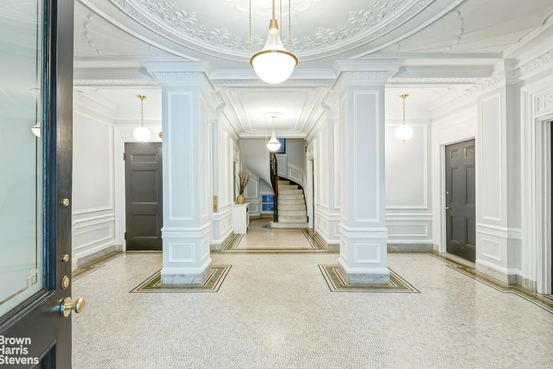 lobby of 200 hicks street