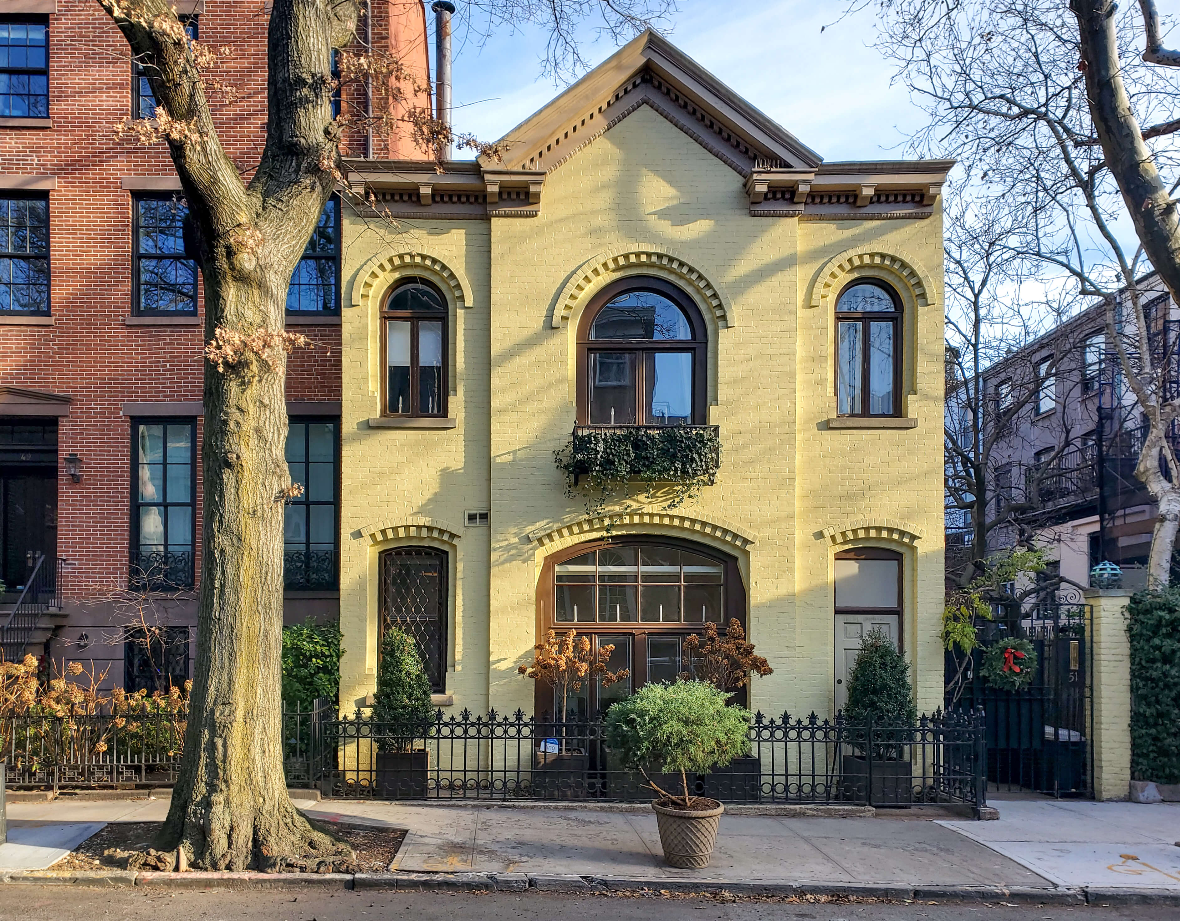 carriage house on Sidney Place