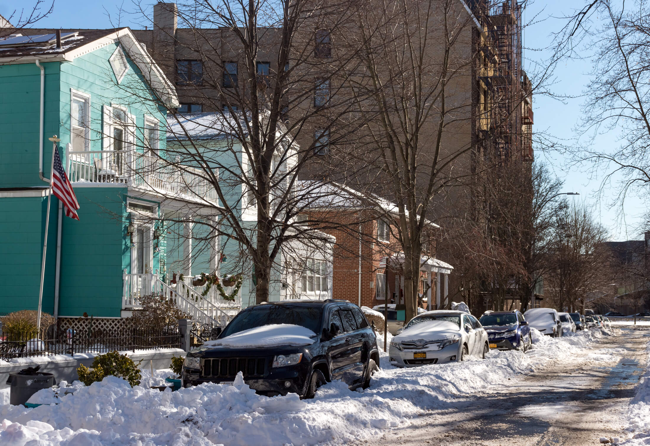 houses in the snow in windsor terrace brooklyn
