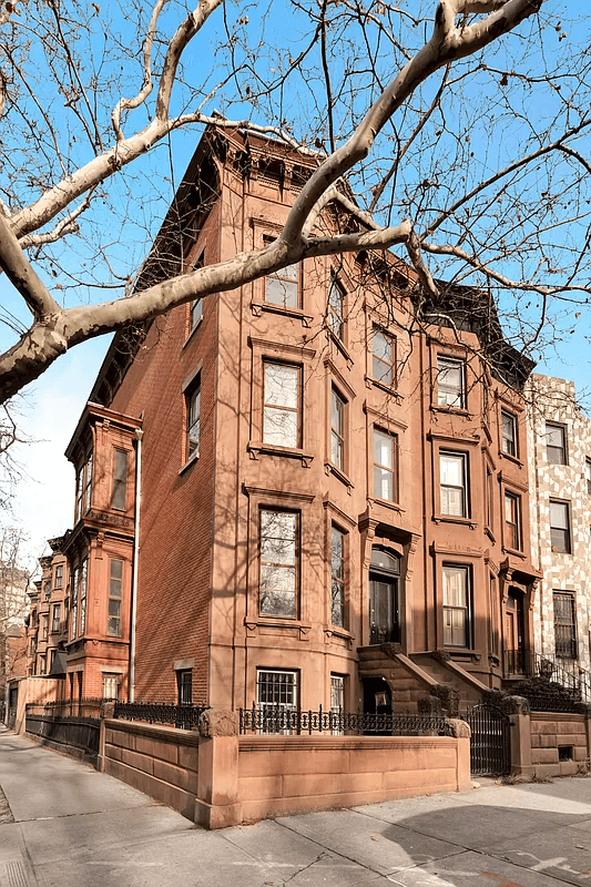 exterior of 137 st marks avenue