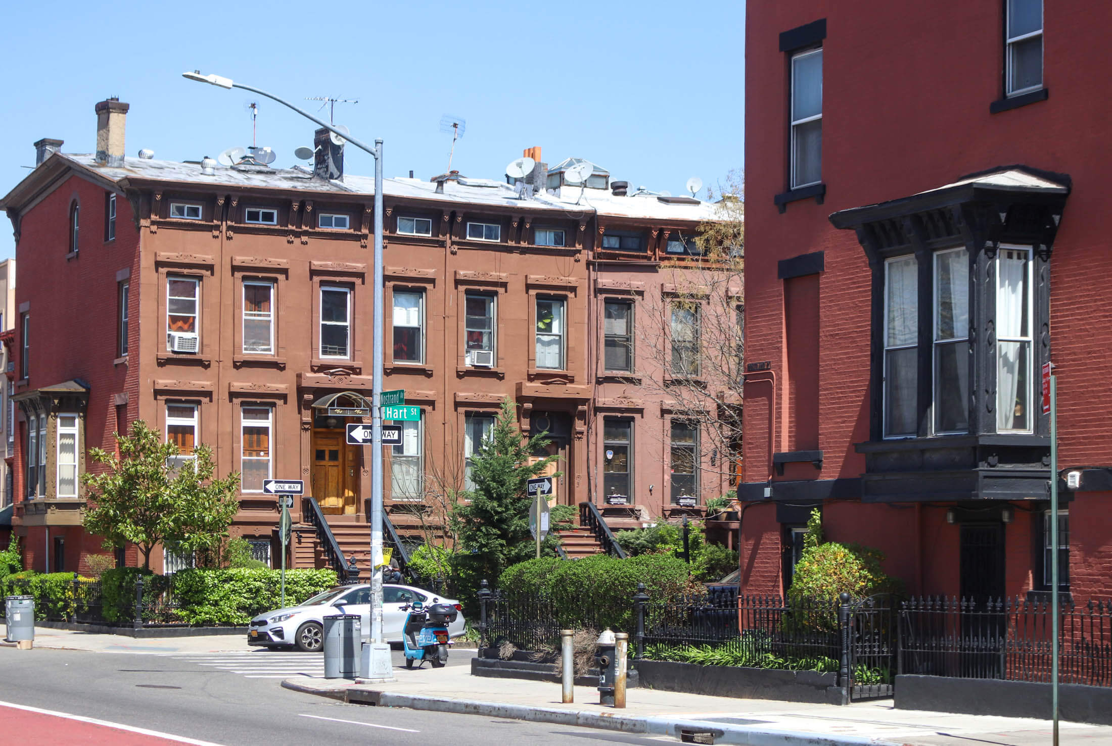 houses in bed stuy