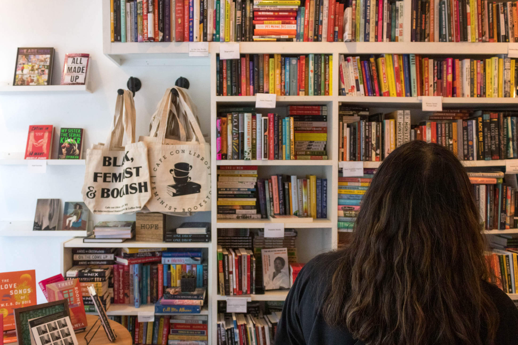 interior of cafe con libros bookstore