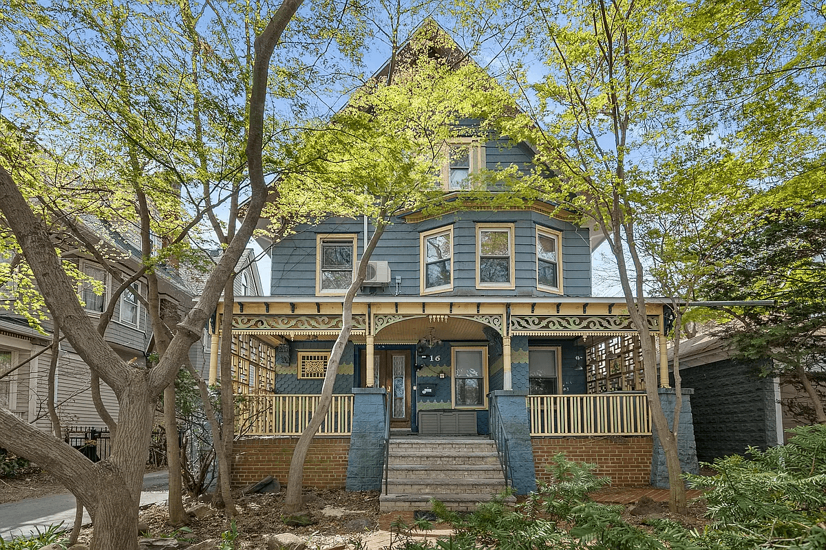 exterior of 16 dekoven court