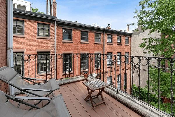 terrace of unit 3 at 67 willow street