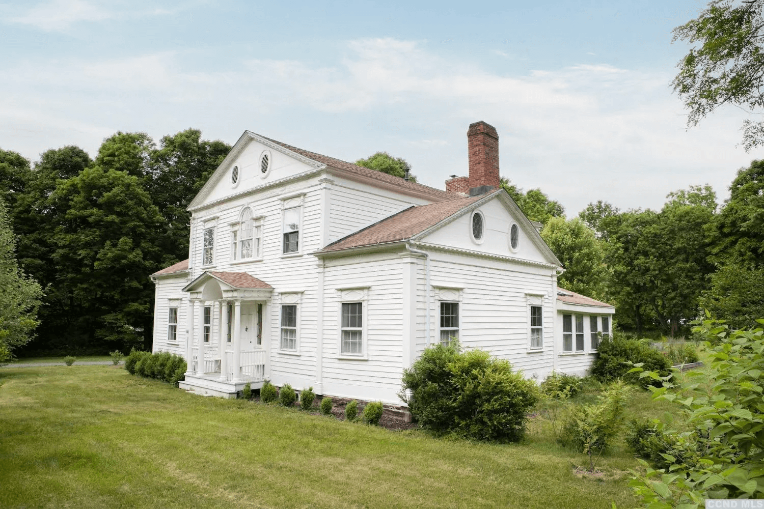 exterior of 23 lovers lane chatham center