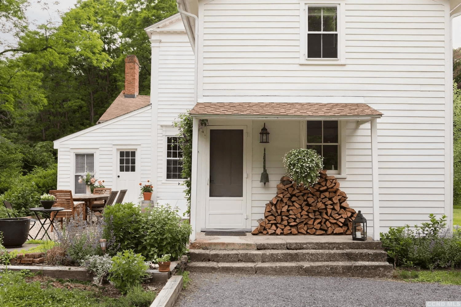 exterior of 23 lovers lane chatham center