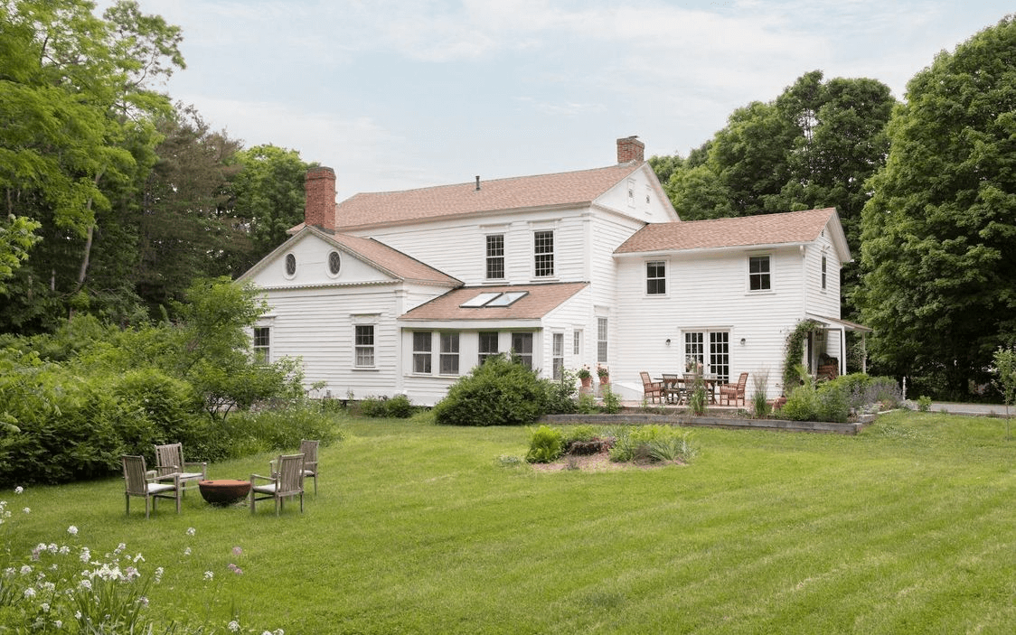 exterior of 23 lovers lane chatham center