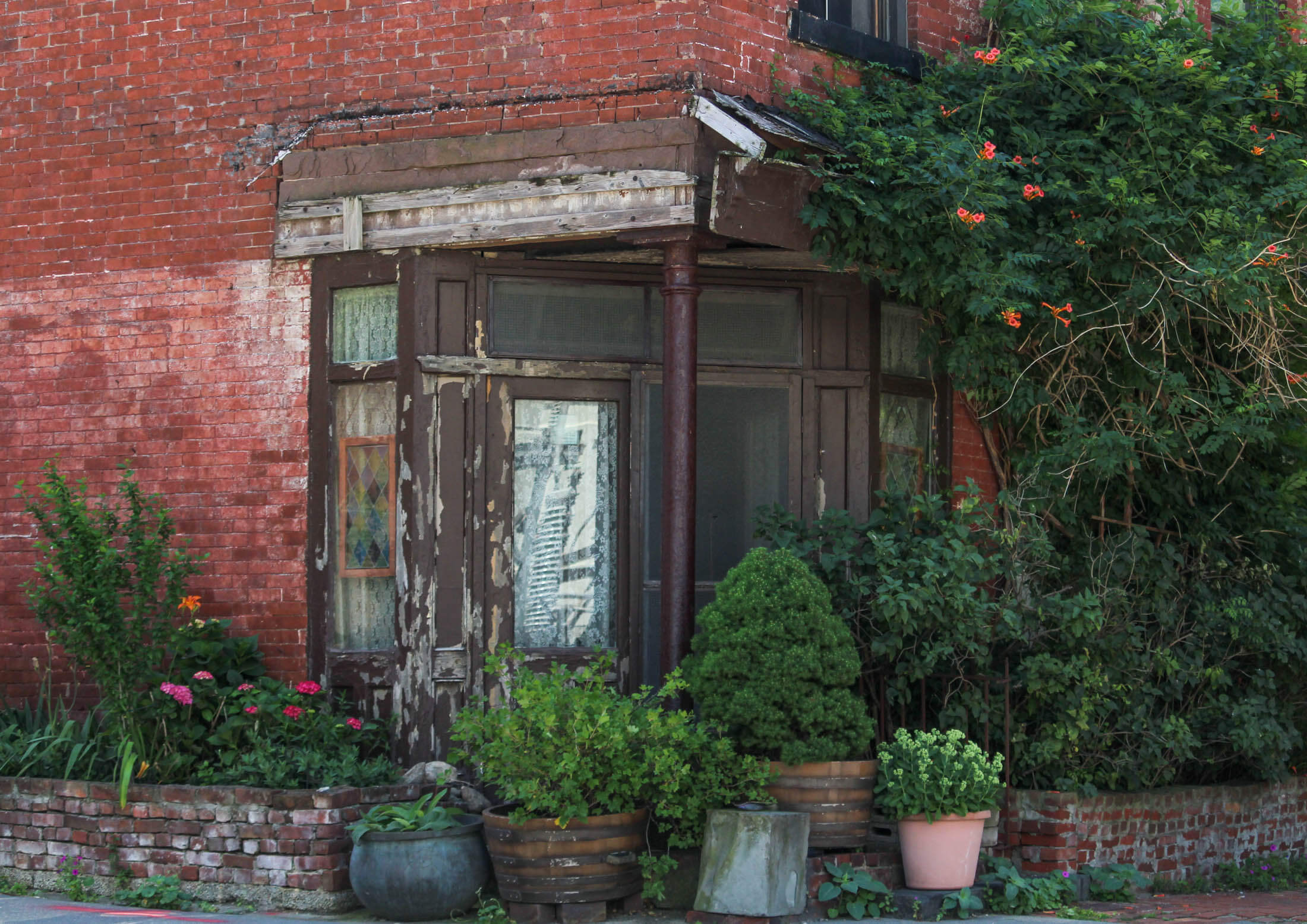 entry at 49 hudson avenue