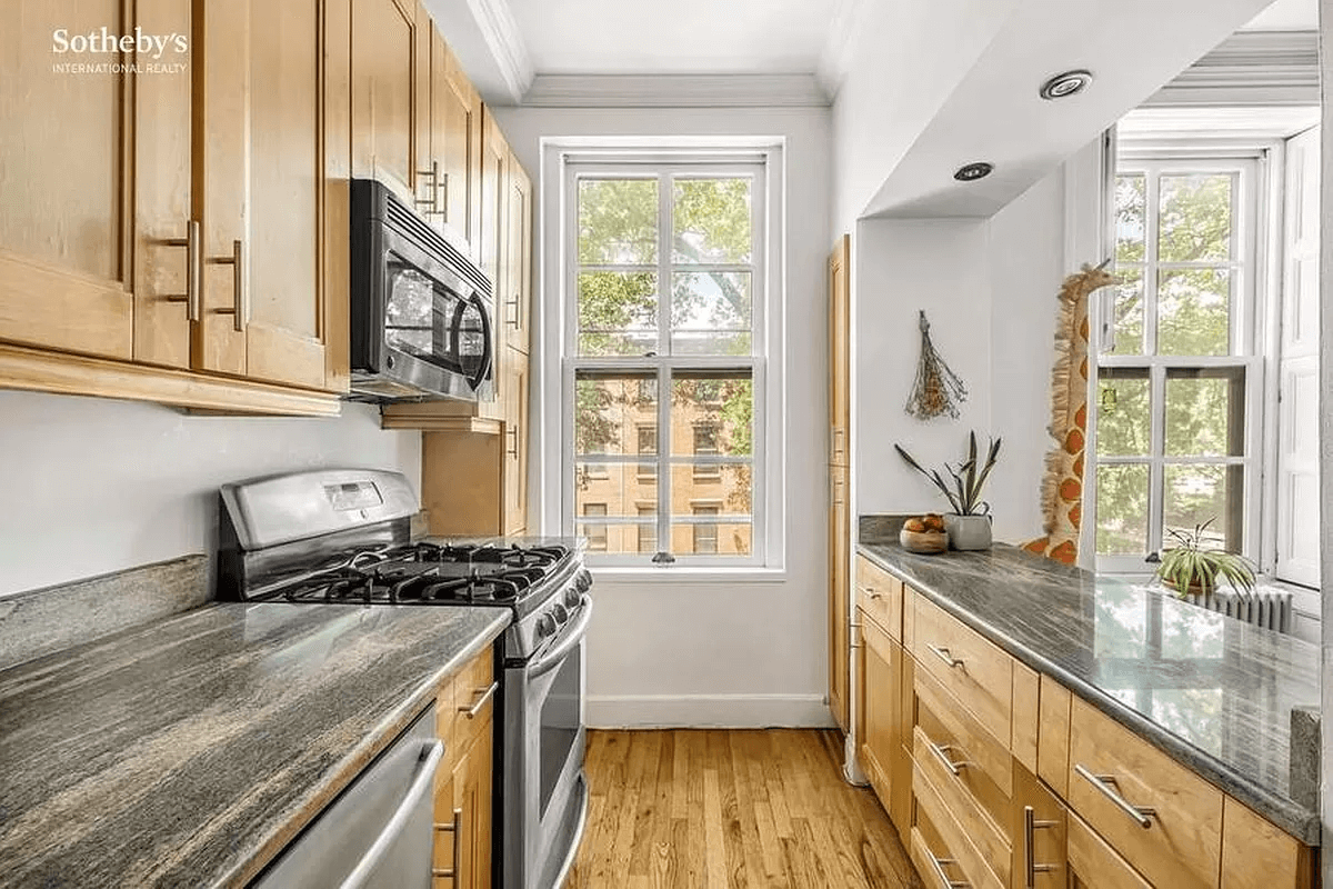 interior of apt 3 at 154 lafayette avenue