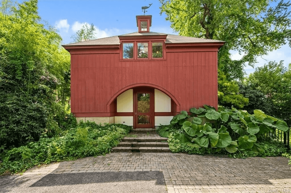 exterior of cottage at 225 montgomery street