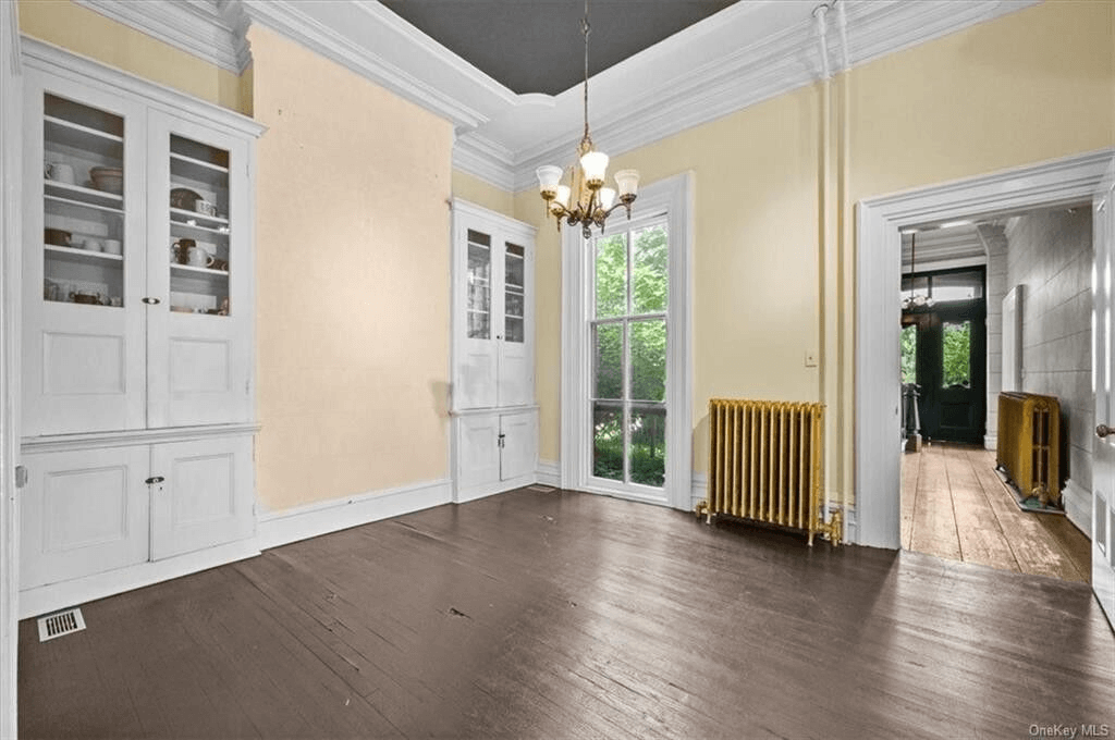 dining room interior of 225 montgomery street