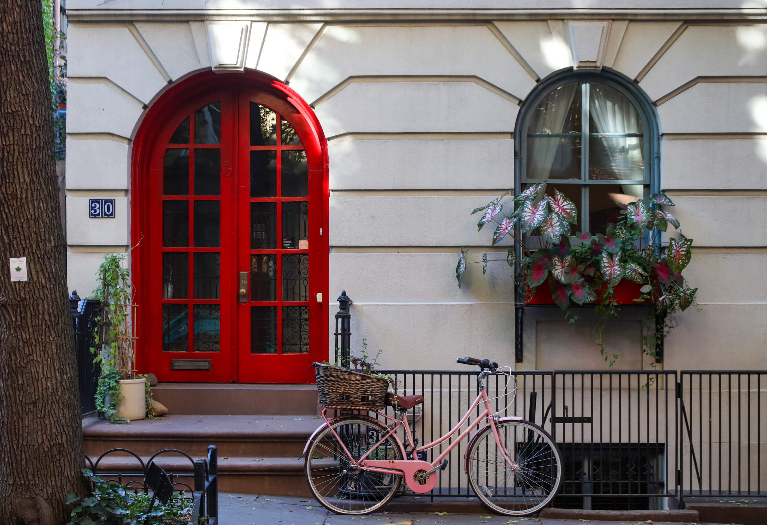 bike and stoop in brooklyn heights