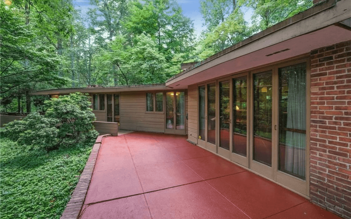usonian exterior at 6 bayberry drive pleasantville ny