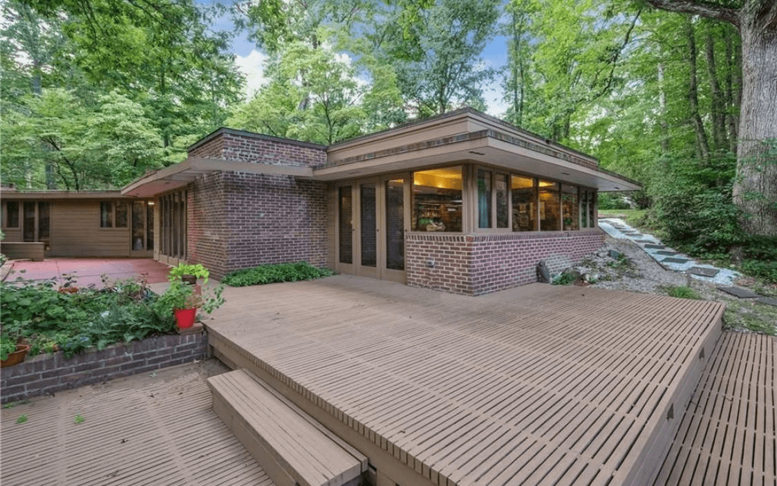 usonian exterior at 6 bayberry drive pleasantville ny