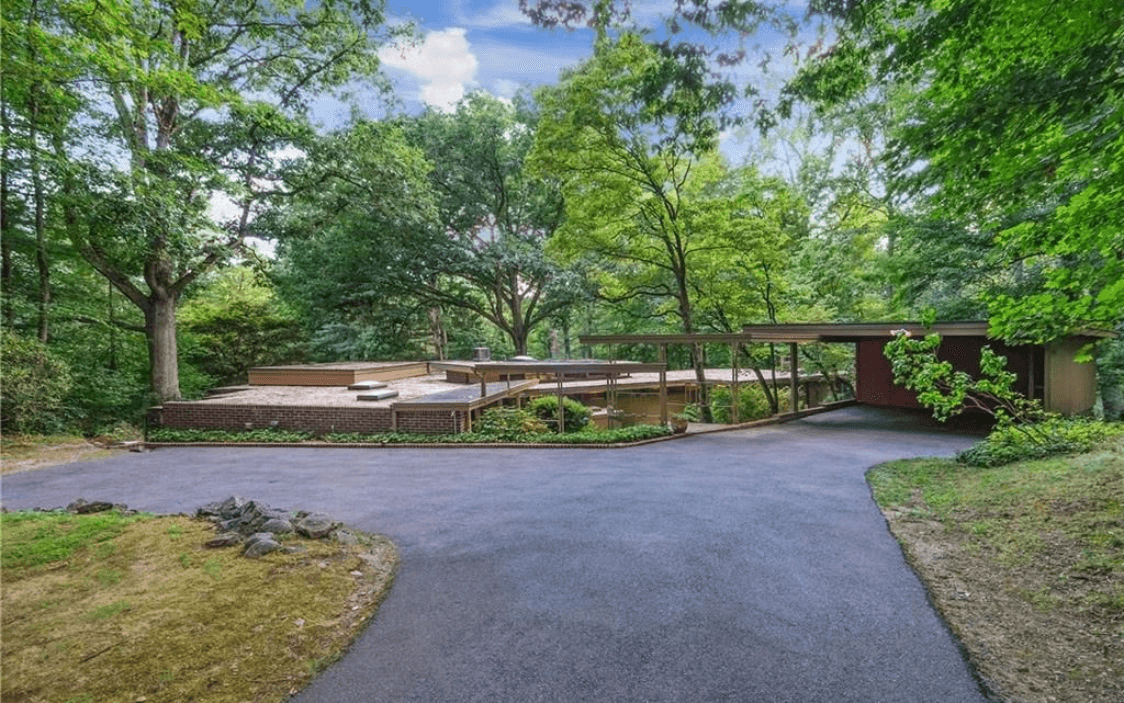 usonian exterior at 6 bayberry drive pleasantville ny