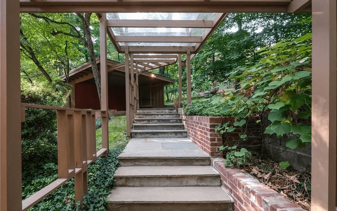 usonian exterior at 6 bayberry drive pleasantville ny