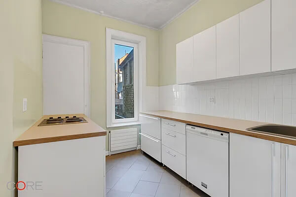 kitchen in unit 1 in 150 east 35th street