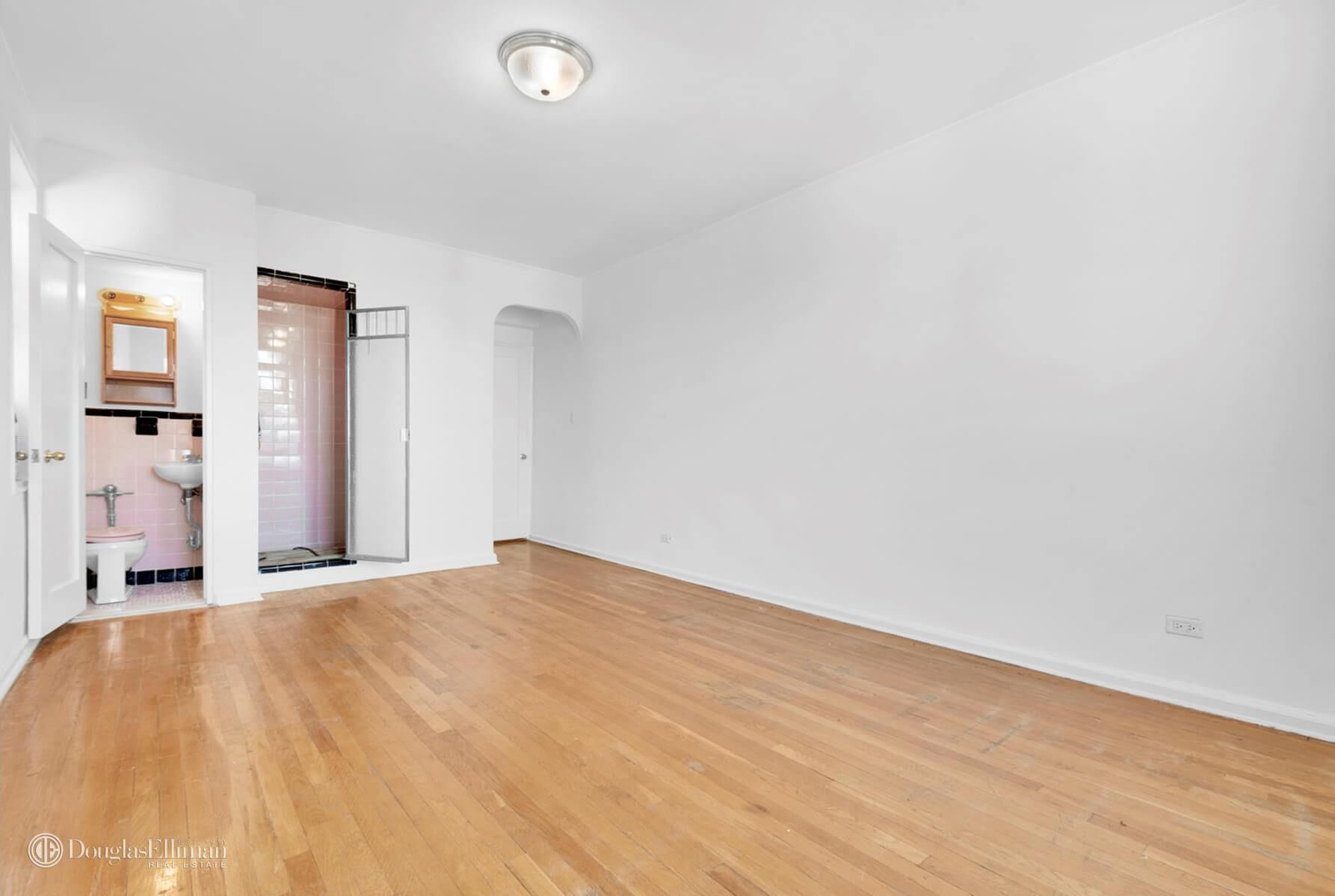 bedroom of 350 ocean parkway apt 4e