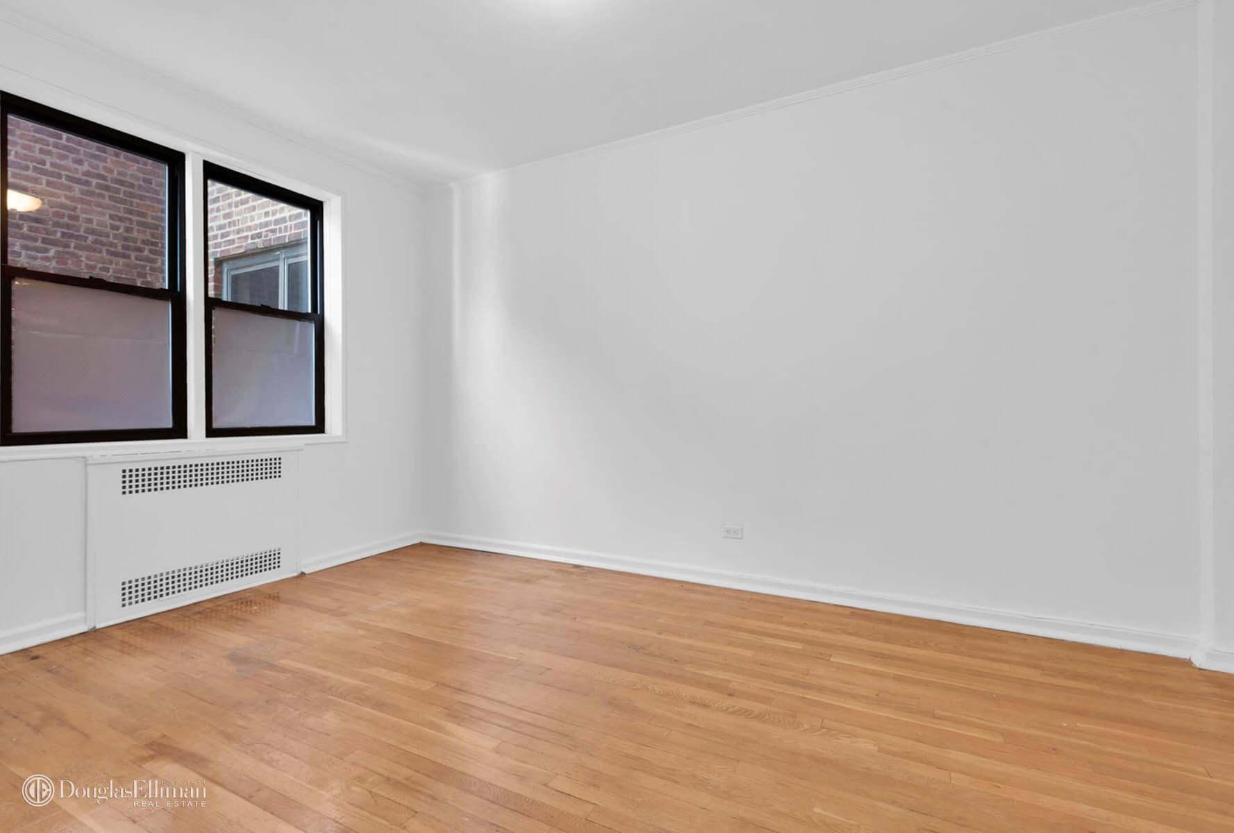 bedroom of 350 ocean parkway apt 4e