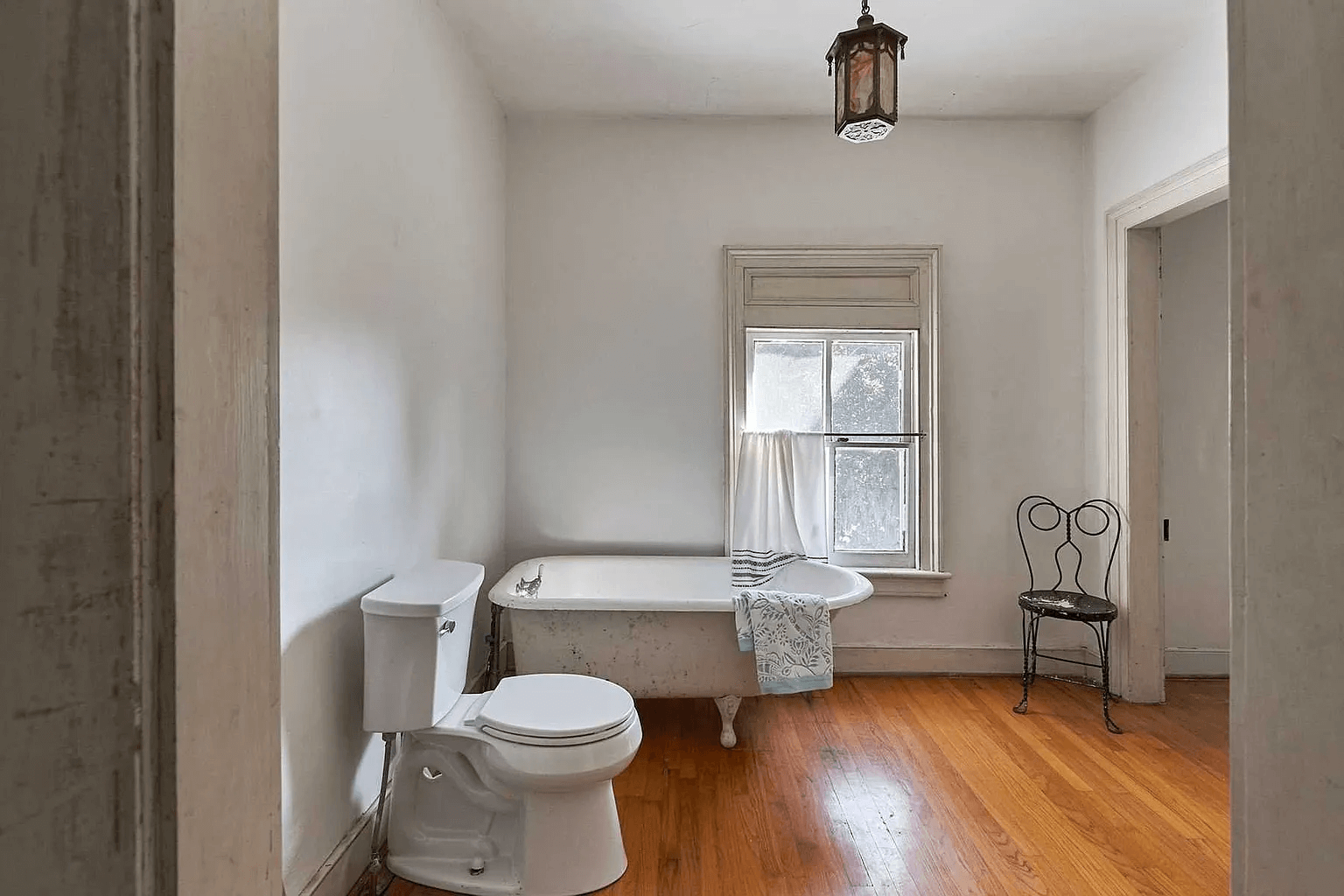 bathroom in 31 chestnut street in rhinebeck