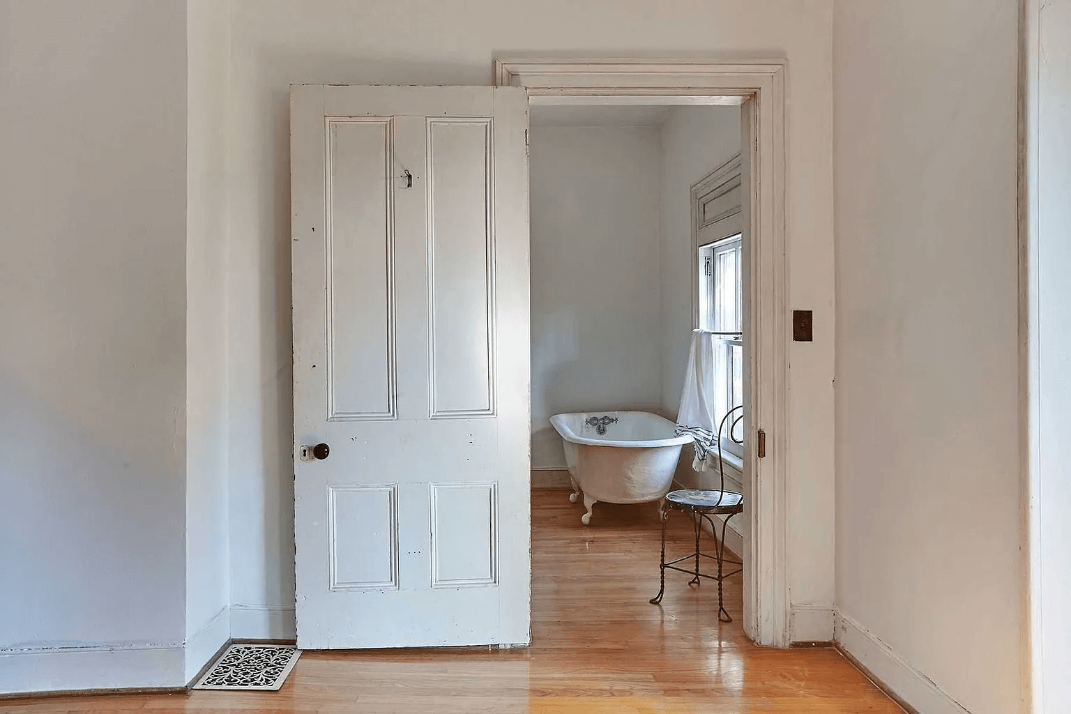 bathroom in 31 chestnut street in rhinebeck