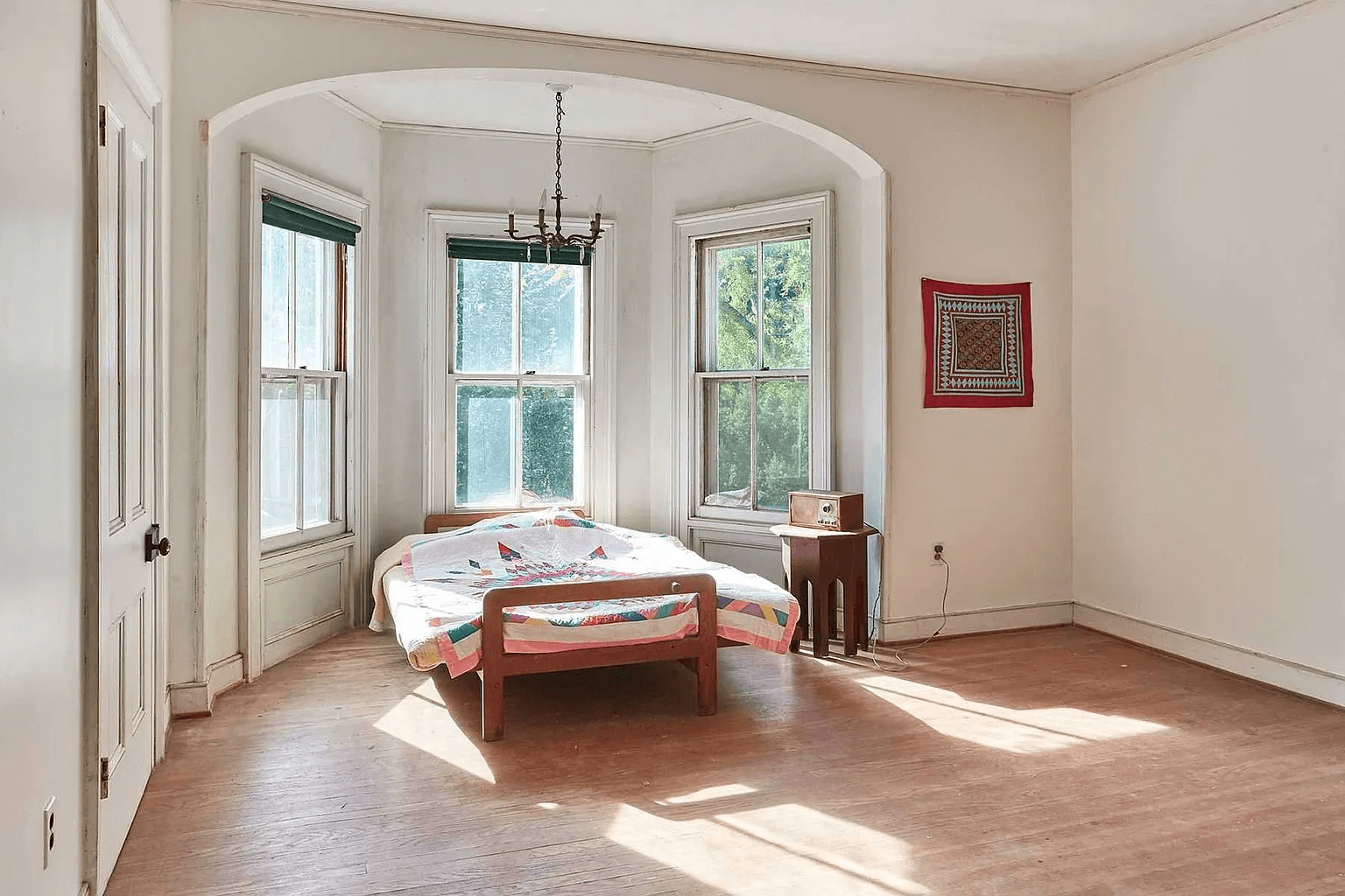 bedroom in 31 chestnut street in rhinebeck