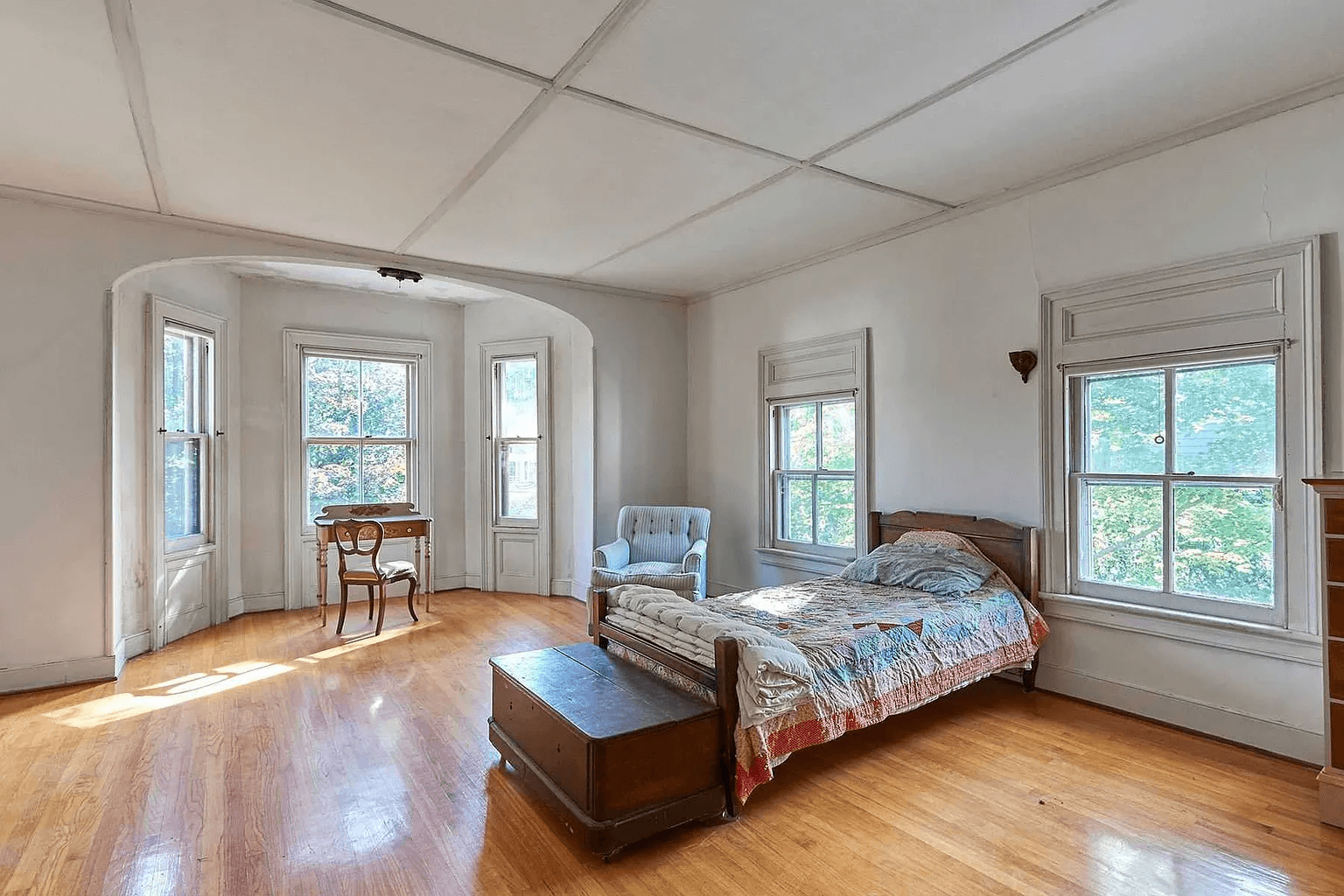 bedroom in 31 chestnut street in rhinebeck