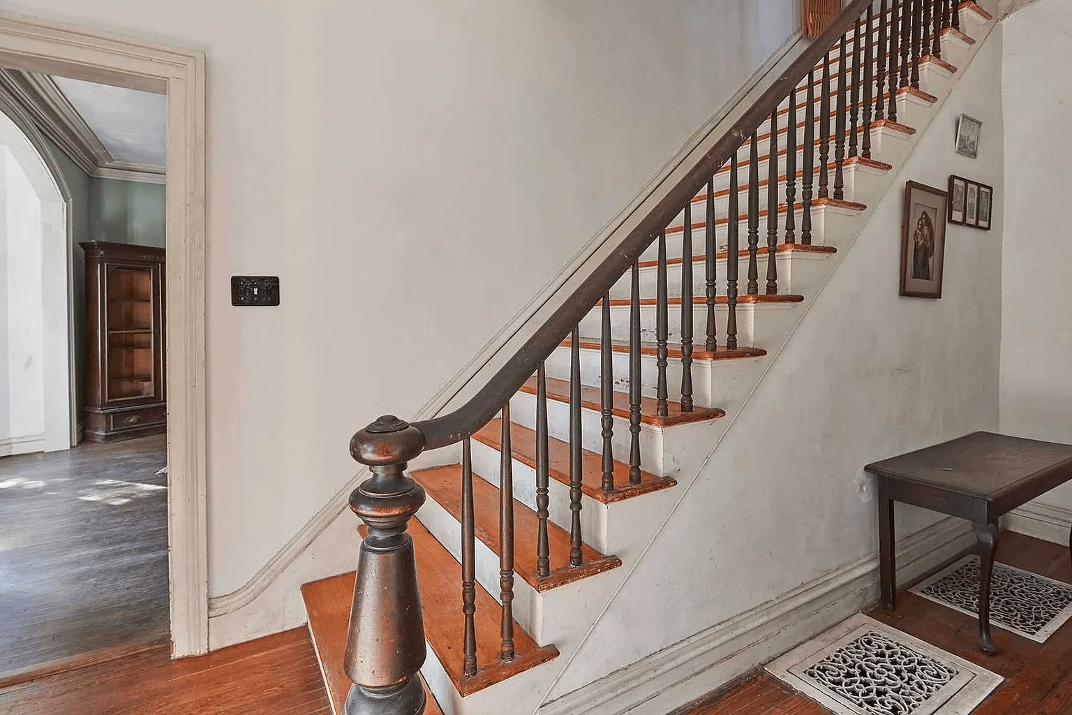 entry hall in interior of 31 chestnut street in rhinebeck