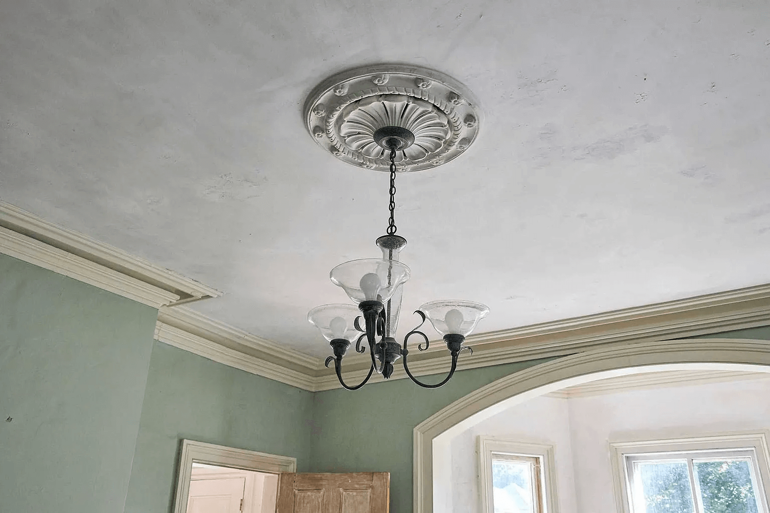 ceiling medallion in 31 chestnut street in rhinebeck