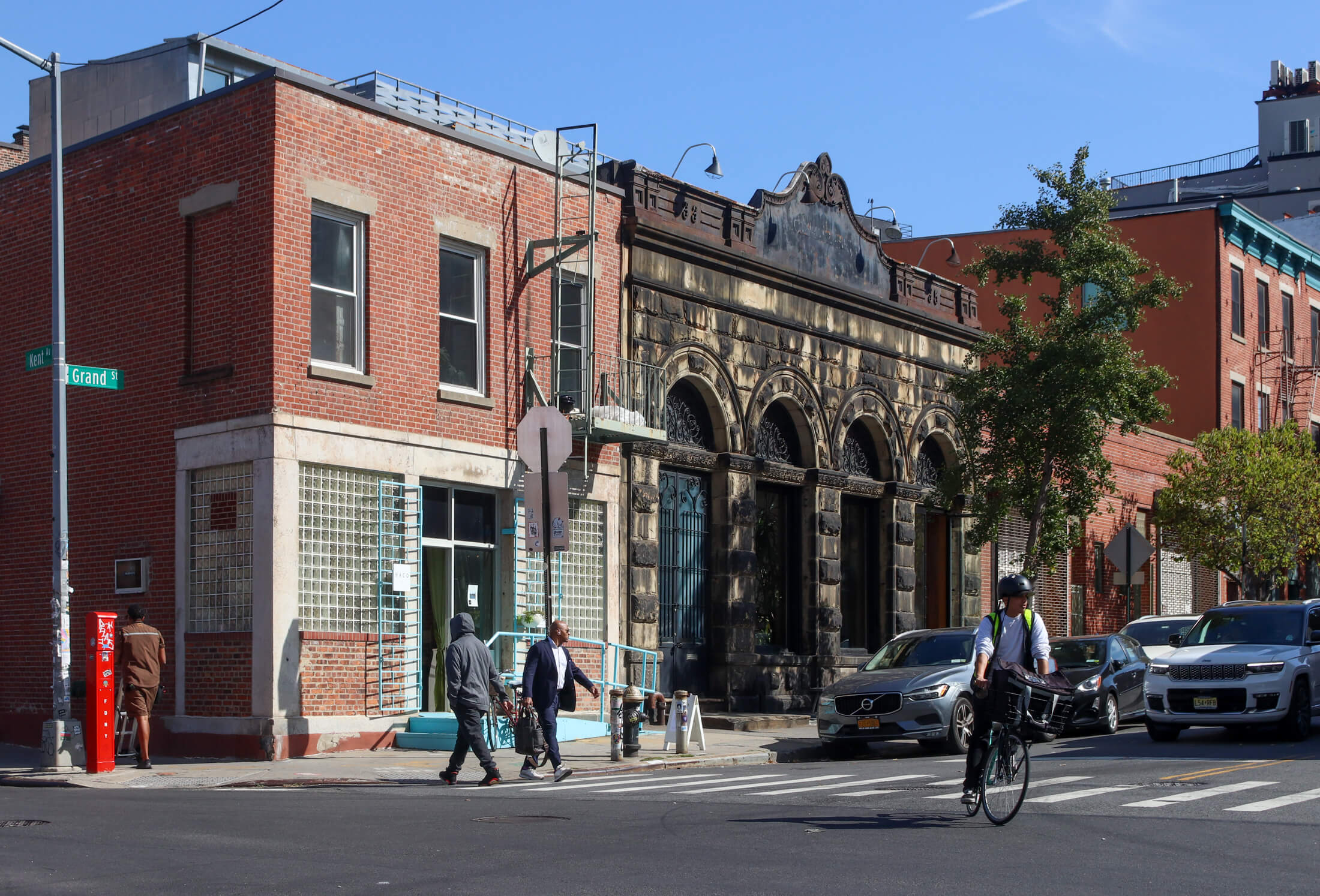 grand street in williamsburg brooklyn