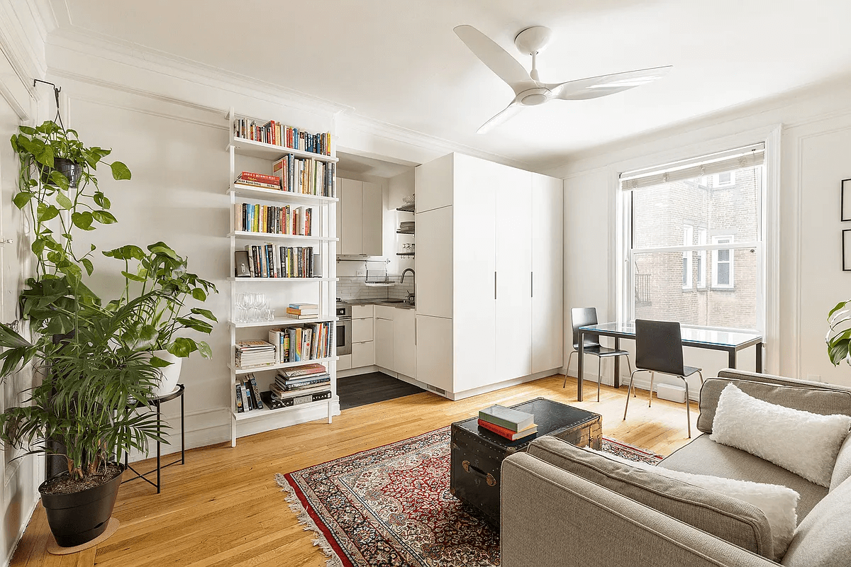 living room at apt 6g in 59 pineapple street