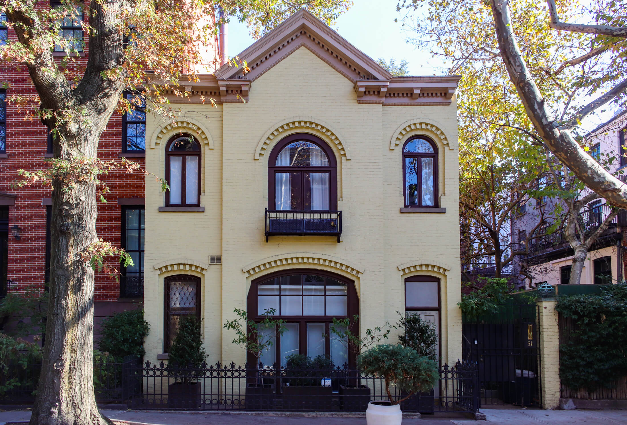 carriage house on sidney place in brooklyn heights