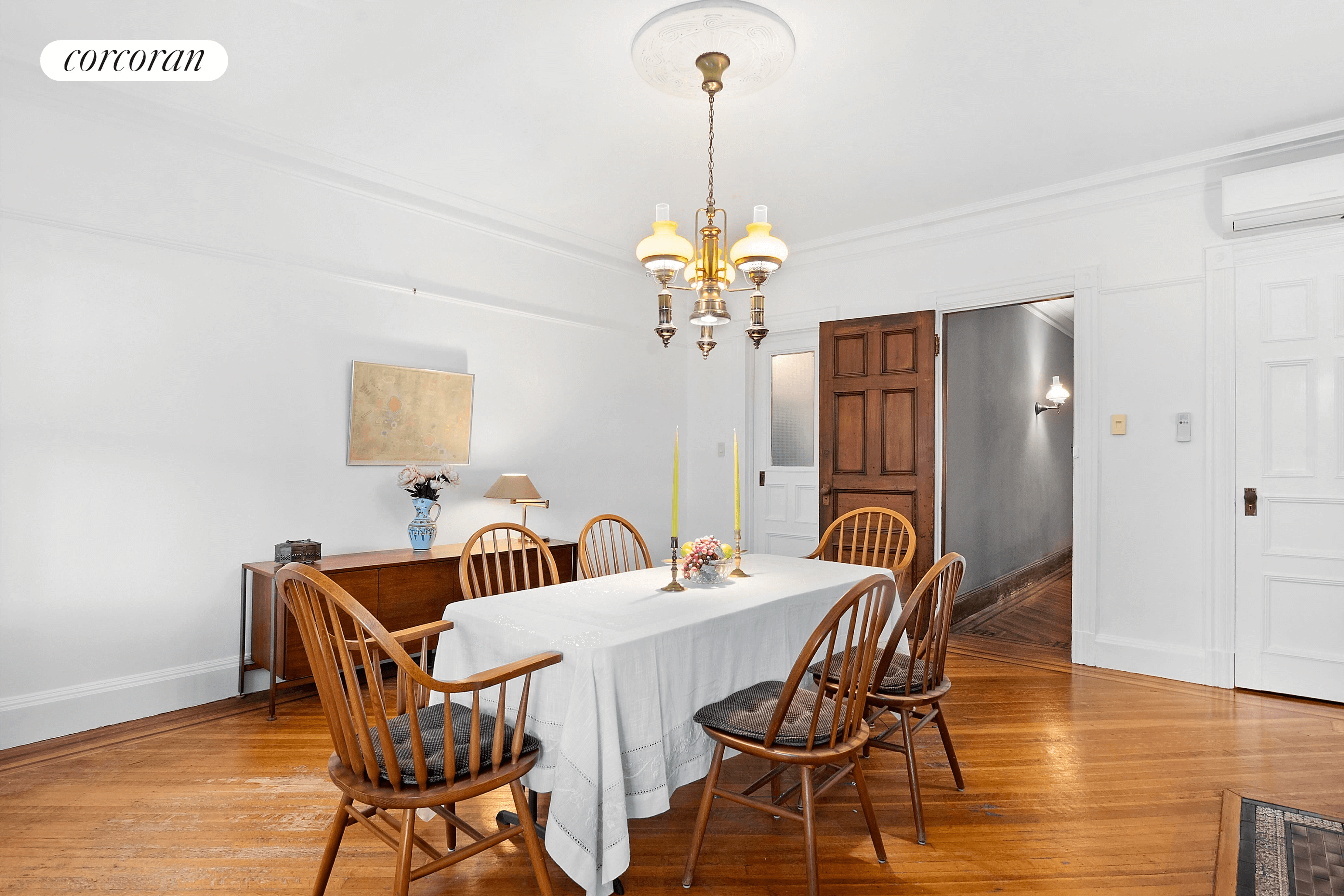 dining room in 206 st james place